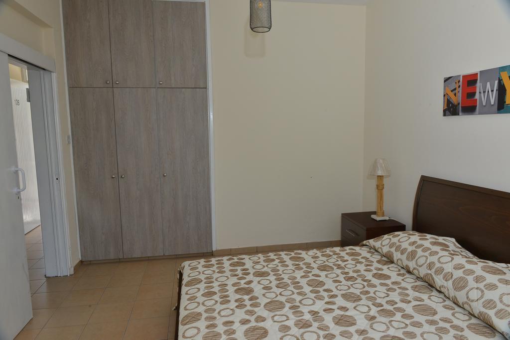 Poseidono'S Apartment Paphos Exteriör bild